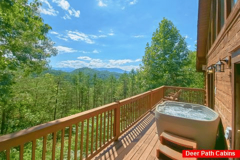 Premium Cabin Rental with Mountain Views - Eagle's Crest