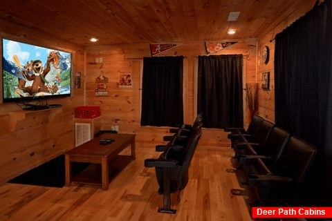 Luxury 3 Bedroom Cabin with Theater Room - Fort Knoxx