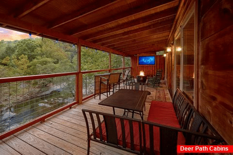 Luxury River Cabin with TV on the deck - River Paradise
