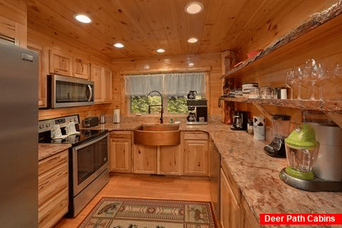 Luxurious kitchen with granite countertops - River Paradise