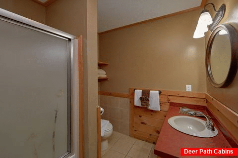 Private Master Bathroom in 3 bedroom cabin - River Paradise