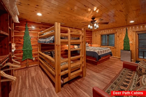 3 Bedroom cabin with a King Bed and Bunk Beds - River Paradise