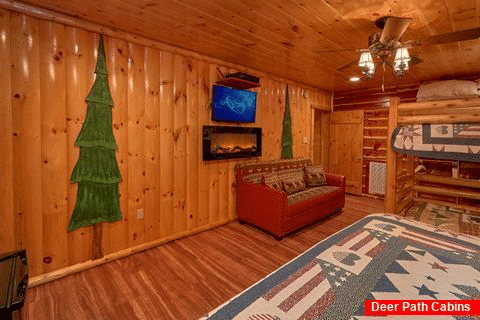 Cabin with sleeper sofa and Fireplace in bedroom - River Paradise