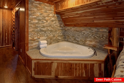 Cabin with Master Suite and Private Jacuzzi - River Mist Lodge