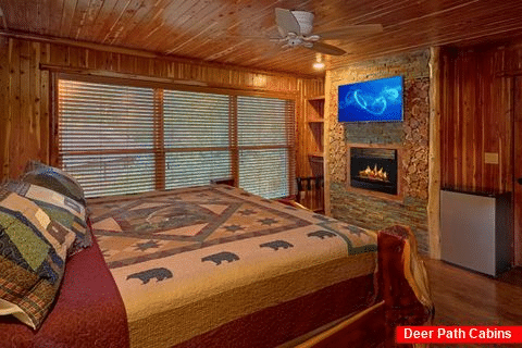 King bedroom with Fireplace and Mini Fridge - River Mist Lodge