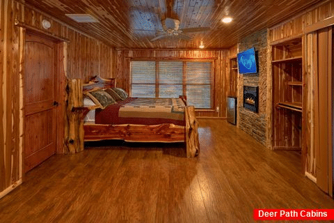 Premium Cabin on the river with 4 King bedrooms - River Mist Lodge