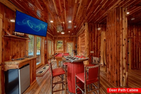7 Bedroom cabin on River with Game Room - River Mist Lodge