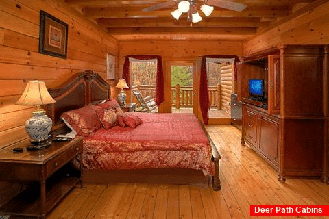 8 Bedroom Cabin Sleeps 28 Main Floor Bedroom - Indoor Pool Lodge