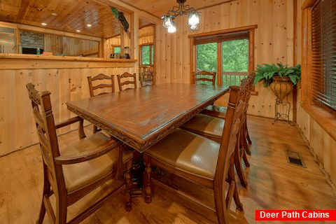 Family Style Dining Room in 6 bedroom cabin - River Adventure Lodge