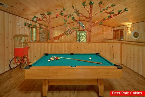 6 Bedroom Cabin with Game Room and Arcade Games - River Adventure Lodge