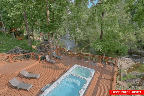 Luxurious cabin on the river with 2 hot tubs - River Adventure Lodge