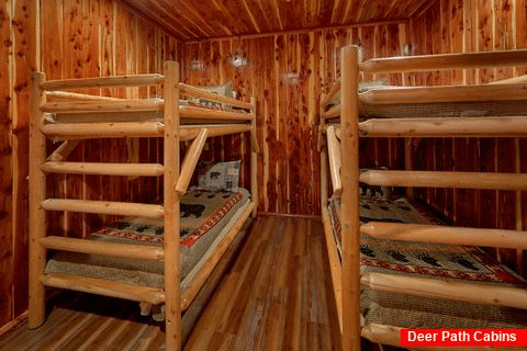 River Cabin with 2 sets of Twin Bunk Beds - River Mist Lodge