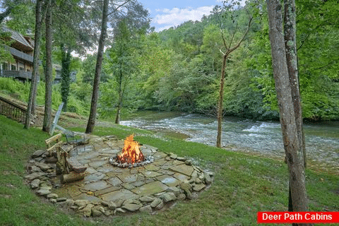 Luxurious cabin on the river with fire pit - River Edge
