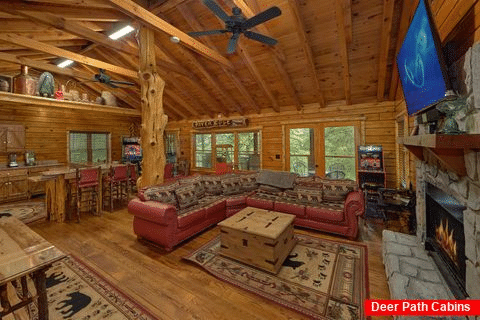 Luxury 2 bedroom cabin with fireplace and TV - River Edge