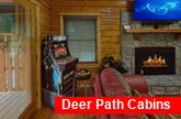 2 bedroom luxury cabin with Arcade Game 