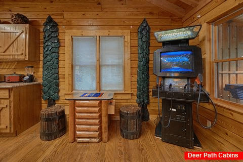 Luxurious 2 Bedroom Cabin with Game room - River Retreat