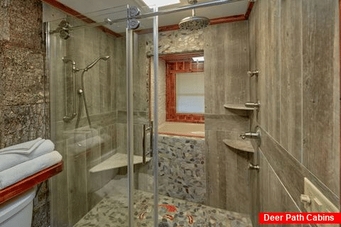 Beautiful TIle Shower in premium 2 bedroom cabin - River Retreat