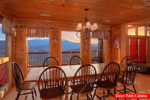 Premium 5 Bedroom Cabin with Large Dining Area - Breathtaker