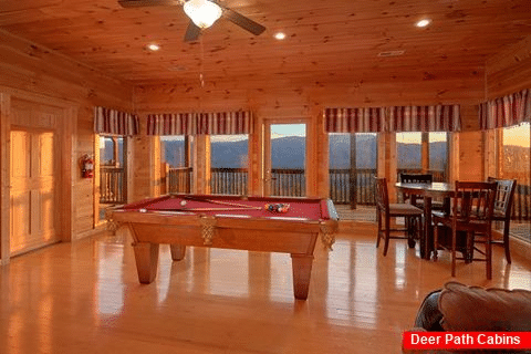 Spacious 5 Bedroom Cabin with Game Room - Breathtaker