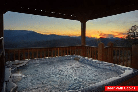 Private Hot tub and Mountain Views from Cabin - Breathtaker
