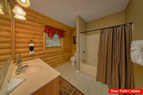 Private Master bath and bedroom in cabin rental - Elkhorn Lodge