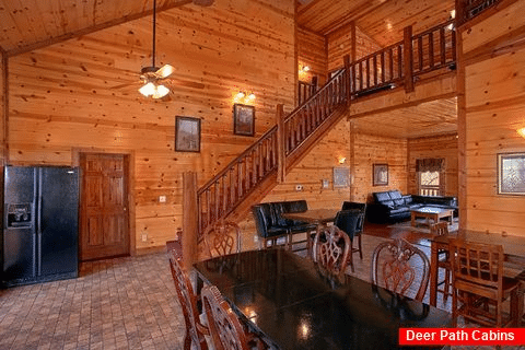 Luxurious 6 Bedroom Cabin with Large Dining Room - Pool and a View Lodge