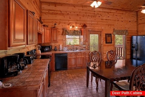 Luxurious Cabin that sleeps 24 with Full Kitchen - Pool and a View Lodge