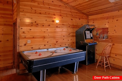 Cabin with Air Hockey Game and Video Arcade - Pool and a View Lodge