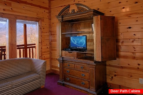 Cabin with Bunk Beds, Sleeper Sofas & 6 Bedrooms - Pool and a View Lodge