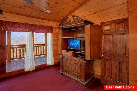 Spacious 6 Bedroom Cabin with Tvs in all Rooms - Pool and a View Lodge