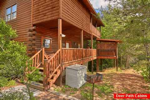 Cabin with Grill, Covered porch and Hot Tub - Simply Irresistible