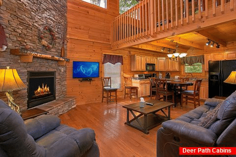 Luxury Cabin with Large Fireplace in Living Room - Moonshine Inn