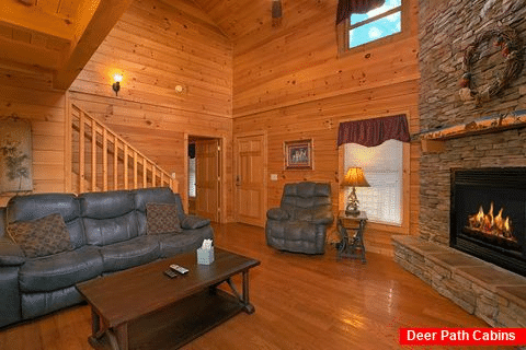 3 Bedroom Cabin with spacious living area - Moonshine Inn