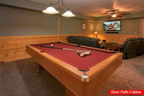 Cabin with Theater Room and Pool Table - Moonshine Inn