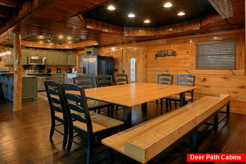 Family Size Cabin with Large Dining Room - Alpine Mountain Lodge