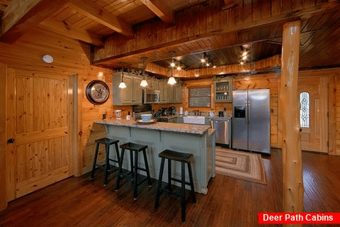 Premium Cabin with Full Kitchen and Bar Seating - Alpine Mountain Lodge