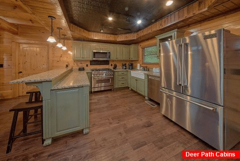 Luxury Cabin with Full Kitchen and Dining Room - Alpine Mountain Lodge