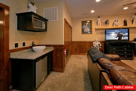 6 Bedroom Cabin with Kitchenette in Game Room - Alpine Mountain Lodge