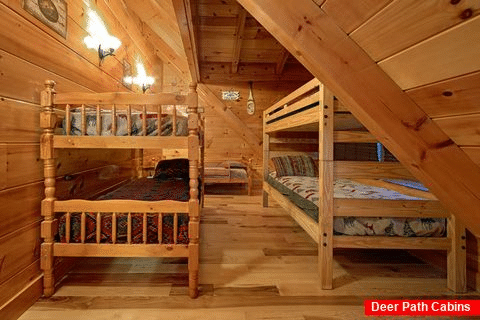 6 Bedroom Cabin with Bunk Bedroom for 6 guests - Alpine Mountain Lodge