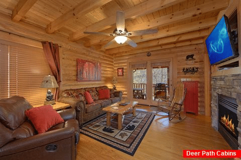 Luxurious Cabin with a Fireplace - Creekside Hideaway