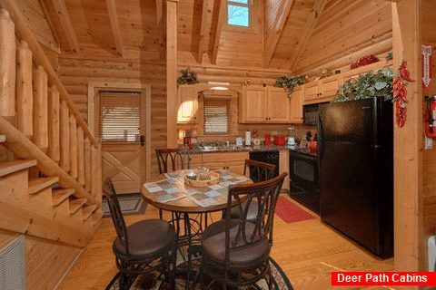 Luxurious Cabin with a Fully Furnished Kitchen - Creekside Hideaway