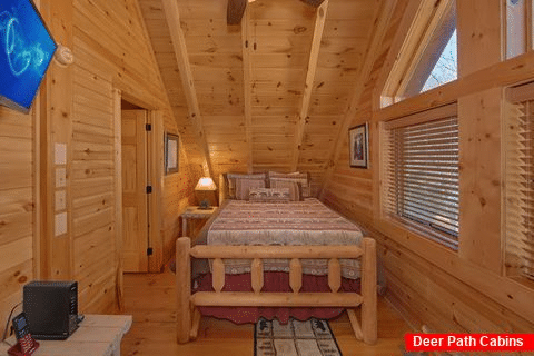Cabin with King and Queen Bedrooms and Loft - Creekside Hideaway
