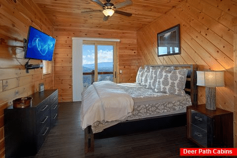 King Bed in Private Master Suite with Views - Copper Ridge Lodge