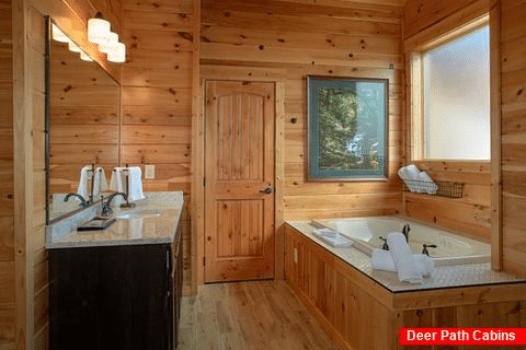 6 Bedroom Cabin with 6 Jacuzzi Tubs - Copper Ridge Lodge