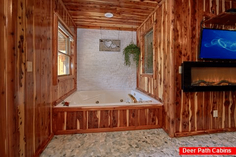 Jacuzzi Tub in 2 Bedroom Cabin on the river - River Pleasures
