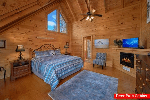 Spacious King Suite in 4 Bedroom cabin - Dreamland