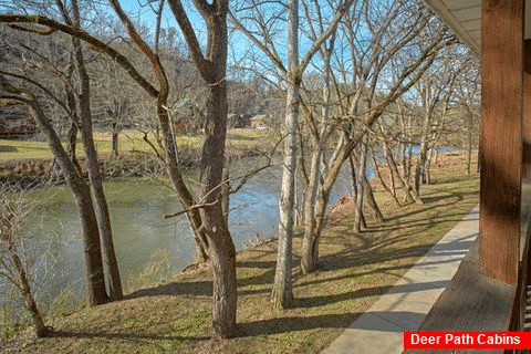 2 Bedroom Cabin with River Views - Rippling Waters