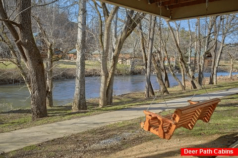 2 Bedroom Cabin on the River Pigeon Forge - Rippling Waters