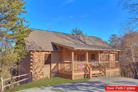 Rustic 4 Bedroom Cabin in Pigeon Forge - Mountain Fever