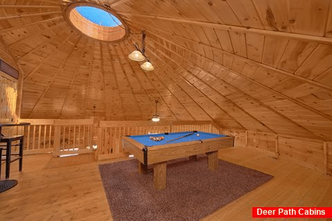 Game Room Loft With Pool Table and Arcade - Star Gazer